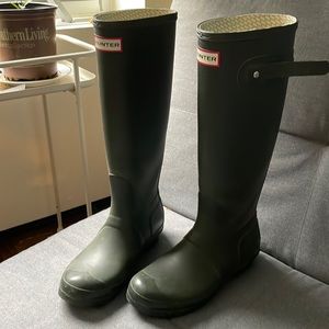 Spring ready!!! Hunter tall rain boots Olive Size 6F